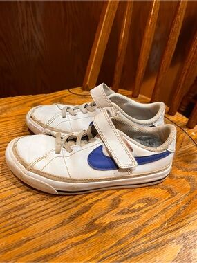 Kids Nike courts